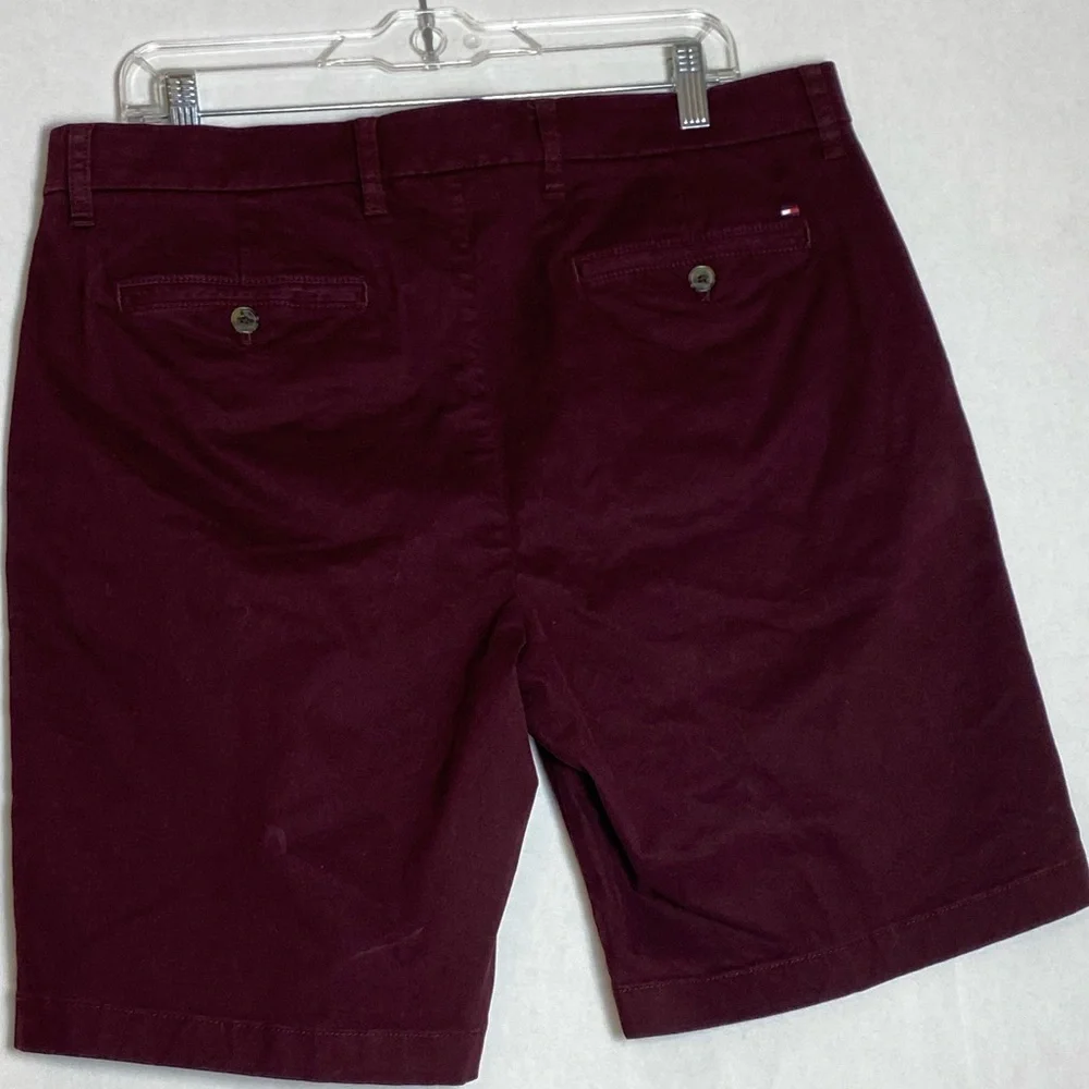 Tommy Hilfiger Chino Shorts Men's 34 Burgundy Maroon Classic Fit Stretch